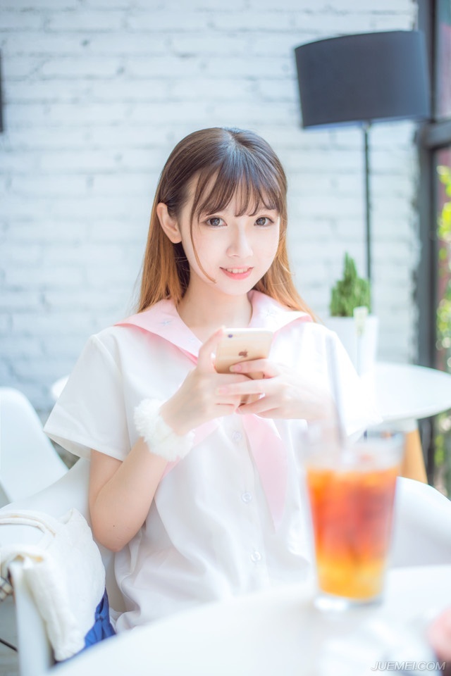 世上本没有路，走的人多了，也便成了路。通过云端的道路，只亲吻攀登者的足迹。